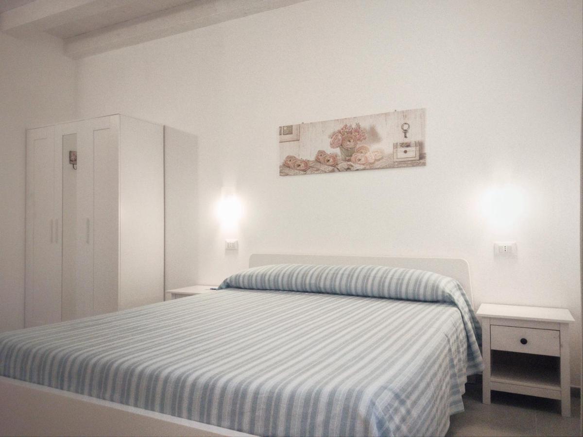 B&B Il Lupo E La Quercia Кастельнуово-ди-Магра Экстерьер фото