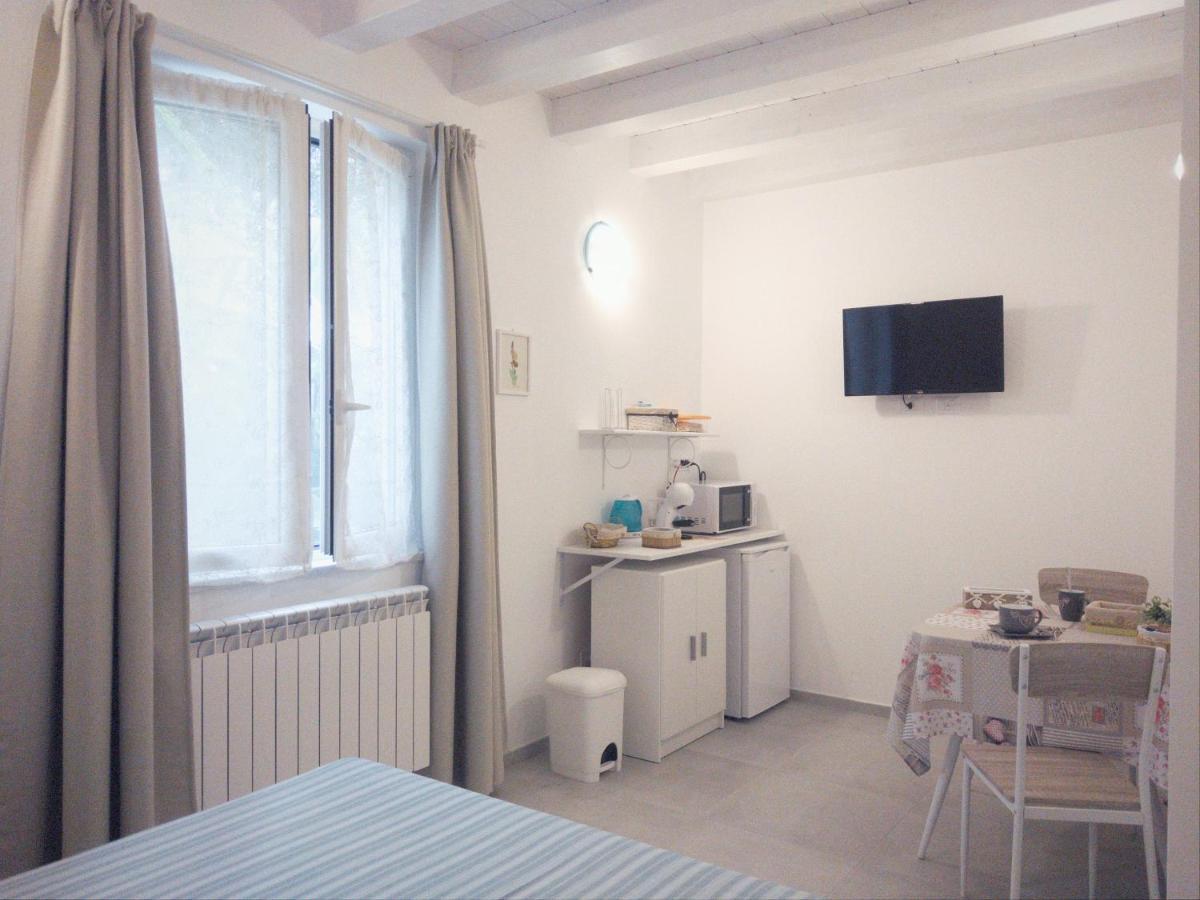 B&B Il Lupo E La Quercia Кастельнуово-ди-Магра Экстерьер фото